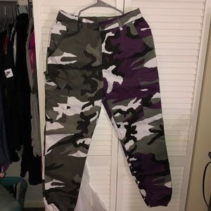 new. camo cargo pants. size medium